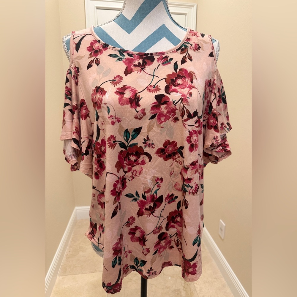 Women’s open shoulder top with cap sleeves.